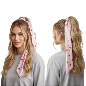 FOREVER 21 HEART PRINT BOW SCRUNCHIE - BRAND NEW WITH TAGS